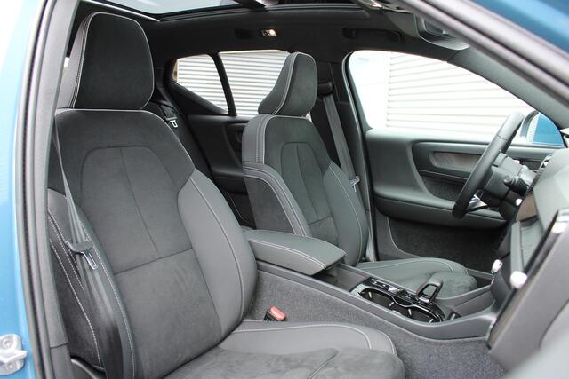 Volvo XC40 T4 Plug-in Hybrid AUT7 211PK Ultimate Bright | Panoramisch Schuif-/Kanteldak | Power Seats Met Geheugenfunctie | Grootlicht Assistent | DAB+ | Getint Glas Achter | Adaptieve Cruise Control Met Pilot Assist | Harman/Kardon Premium Geluidssysteem | 360° Par