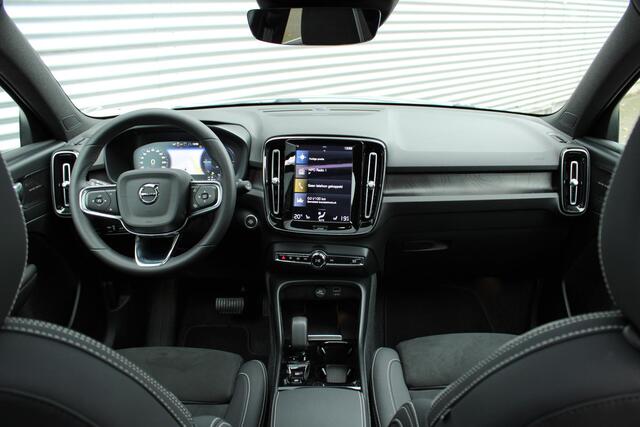 Volvo XC40 T4 Plug-in Hybrid AUT7 211PK Ultimate Bright | Panoramisch Schuif-/Kanteldak | Power Seats Met Geheugenfunctie | Grootlicht Assistent | DAB+ | Getint Glas Achter | Adaptieve Cruise Control Met Pilot Assist | Harman/Kardon Premium Geluidssysteem | 360° Par