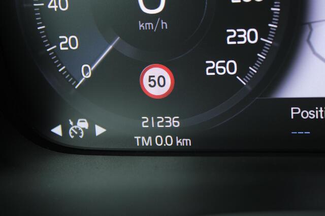 Volvo XC40 T4 Plug-in Hybrid AUT7 211PK Ultimate Bright | Panoramisch Schuif-/Kanteldak | Power Seats Met Geheugenfunctie | Grootlicht Assistent | DAB+ | Getint Glas Achter | Adaptieve Cruise Control Met Pilot Assist | Harman/Kardon Premium Geluidssysteem | 360° Par