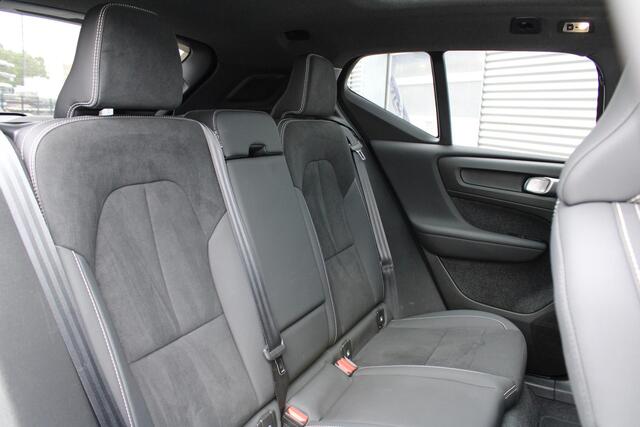 Volvo XC40 T4 Plug-in Hybrid AUT7 211PK Ultimate Bright | Panoramisch Schuif-/Kanteldak | Power Seats Met Geheugenfunctie | Grootlicht Assistent | DAB+ | Getint Glas Achter | Adaptieve Cruise Control Met Pilot Assist | Harman/Kardon Premium Geluidssysteem | 360° Par