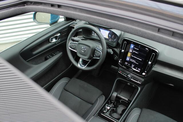 Volvo XC40 T4 Plug-in Hybrid AUT7 211PK Ultimate Bright | Panoramisch Schuif-/Kanteldak | Power Seats Met Geheugenfunctie | Grootlicht Assistent | DAB+ | Getint Glas Achter | Adaptieve Cruise Control Met Pilot Assist | Harman/Kardon Premium Geluidssysteem | 360° Par