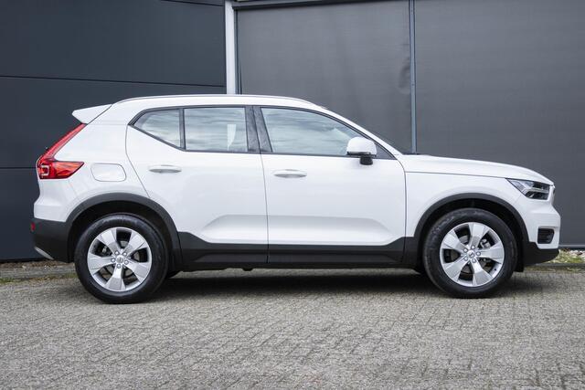 Volvo XC40 T2 Automaat Momentum | Parkeersensoren | DAB | Apple Carplay/Android Auto | Dealer onderhouden | 18" Lichtmetalen velgen | Cruise Control | Climate control |