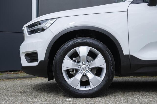 Volvo XC40 T2 Automaat Momentum | Parkeersensoren | DAB | Apple Carplay/Android Auto | Dealer onderhouden | 18" Lichtmetalen velgen | Cruise Control | Climate control |