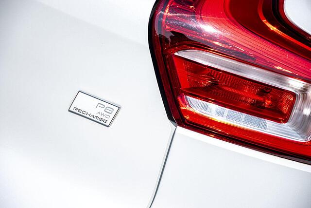 Volvo XC40 RECHARGE P8 AWD R-DESIGN / TREKHAAK / PANO