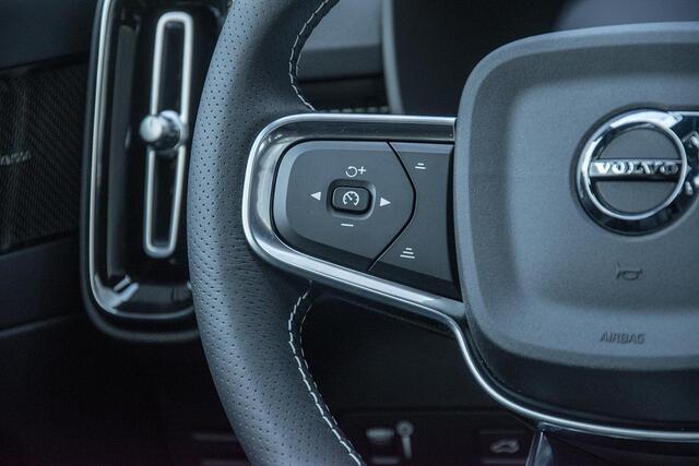Volvo XC40 RECHARGE P8 AWD R-DESIGN / TREKHAAK / PANO