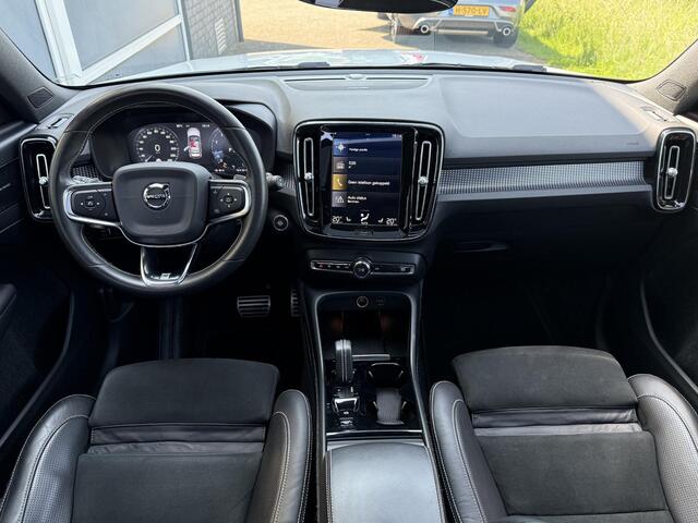 Volvo XC40 2.0 T4 R-Design | Stoelverwarming | Schuif/kantel panoramadak | DAB | Parkeercamera | Parkeersensoren V+A | Adaptieve cruise control | Dodehoekdetectie |
