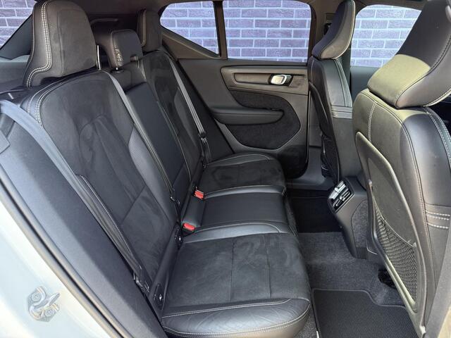 Volvo XC40 2.0 T4 R-Design | Stoelverwarming | Schuif/kantel panoramadak | DAB | Parkeercamera | Parkeersensoren V+A | Adaptieve cruise control | Dodehoekdetectie |