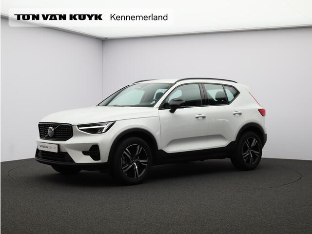 Volvo XC40 2.0 B4 Plus Dark / Trekhaak / Stoel+stuur+voorruitverwarming / Harman Kardon / Elektr. bed. stoelen