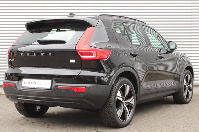 Volvo XC40 Recharge Single Motor Plus | Trekhaak | Adaptive Cruise Control Met Stuurhulp | Verwarmbare Voorstoelen | Stuurwielverwarming | Draadloos Telefoon Opladen | Apple CarPlay/Android Auto | 2-Zone Electronic Climate Control | Google Services | 19 Inch Velgen
