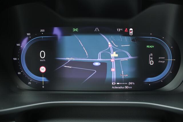 Volvo XC40 Recharge Single Motor Plus | Trekhaak | Adaptive Cruise Control Met Stuurhulp | Verwarmbare Voorstoelen | Stuurwielverwarming | Draadloos Telefoon Opladen | Apple CarPlay/Android Auto | 2-Zone Electronic Climate Control | Google Services | 19 Inch Velgen