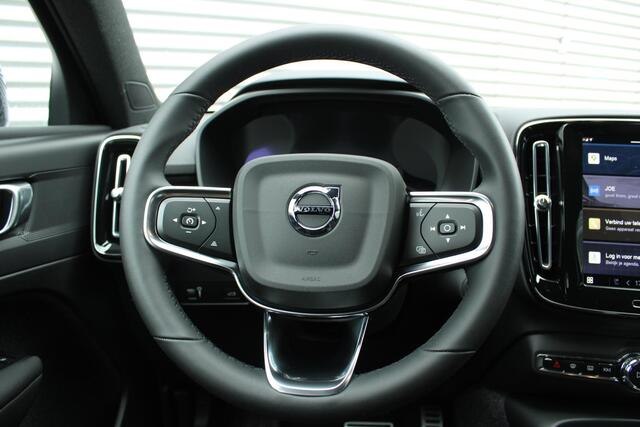 Volvo XC40 Recharge Single Motor Plus | Trekhaak | Adaptive Cruise Control Met Stuurhulp | Verwarmbare Voorstoelen | Stuurwielverwarming | Draadloos Telefoon Opladen | Apple CarPlay/Android Auto | 2-Zone Electronic Climate Control | Google Services | 19 Inch Velgen