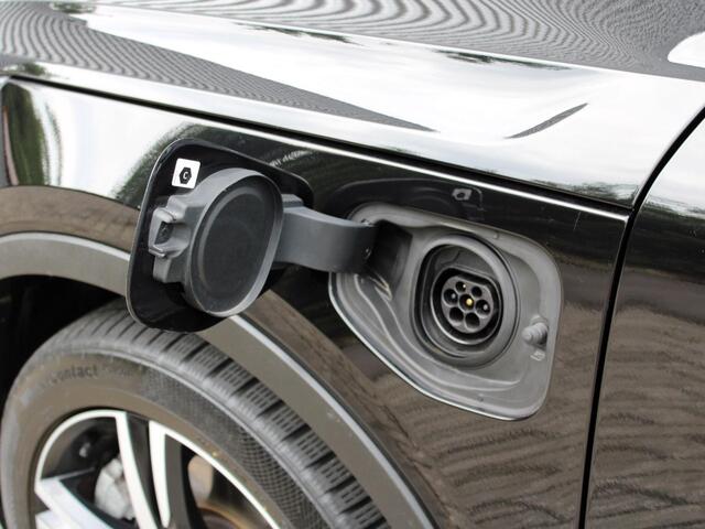 Volvo XC40 1.5 T4 Recharge R-Design Expression Automaat / Leder interieur / Adaptieve Cruise Control / 19" velgen