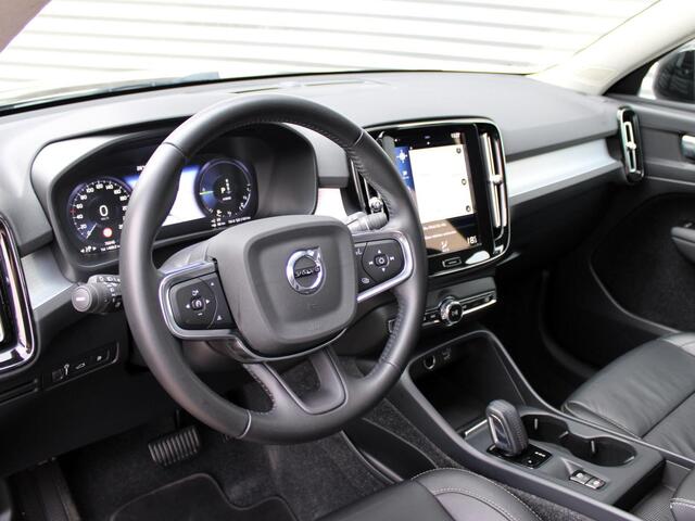 Volvo XC40 1.5 T4 Recharge R-Design Expression Automaat / Leder interieur / Adaptieve Cruise Control / 19" velgen