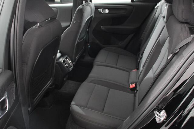 Volvo XC40 1.5 T3 163 pk Automaat Momentum | Navigatie | Apple Carplay / Android Auto | Parkeersensor achter | Adaptive Cruise Control | Virtual Cockpit | Stoelverwarming | LED kop- en mistlampen | Sensus Connect met High Performance Sound | Inductielader | Lane Ass