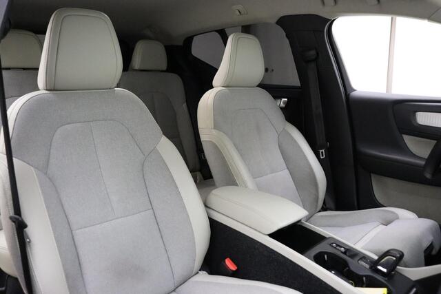 Volvo XC40 2.0 T4 Momentum 190 PK | Automaat | LMV | Elektrische Klep | Camera | Navigatie | Elektrische Trekhaak | Stoel Verwarming Voor En Achter | Stuurwiel Verwarming | DAB+ |