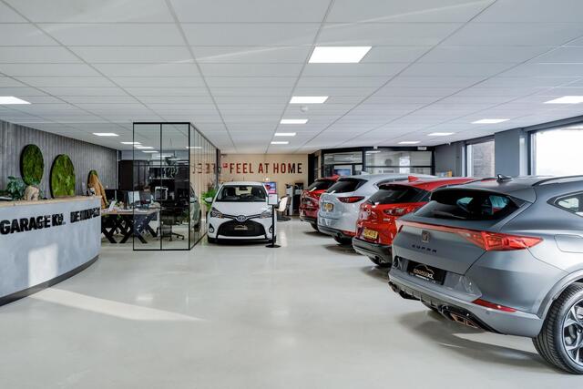 Volvo XC40 1.5 T4 Plug-in hybrid Ultimate Bright Dealeronderh. / Harman Kardon / Elektrisch verstelbare stoelen / Achteruitrijcamera / Keyless Entry / contour stoelen