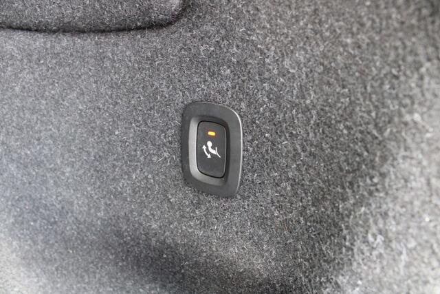 Volvo XC40 T3 Automaat Momentum Pro | Trekhaak | Blis | Adapt. Cruise | Verw. Voorstoelen & stuurwiel