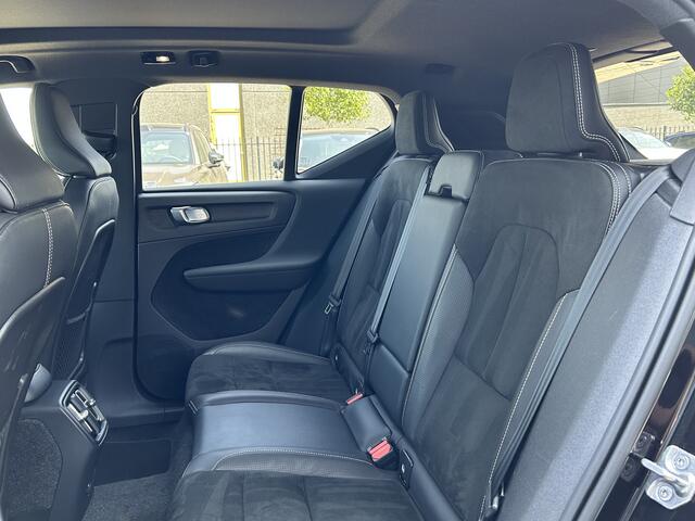 Volvo XC40 Recharge P8 AWD R-Design | Panoramadak | Trekhaak