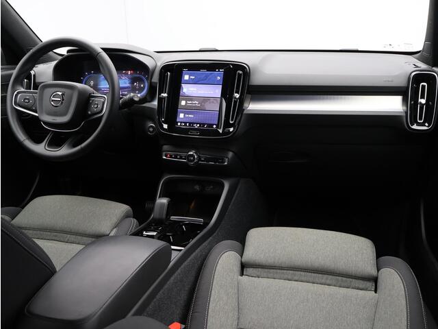 Volvo XC40 2.0 B4 Plus Dark / Trekhaak / Elektr. bed. stoelen / Harman Kardon / Stoel+stuur+voorruitverwarming