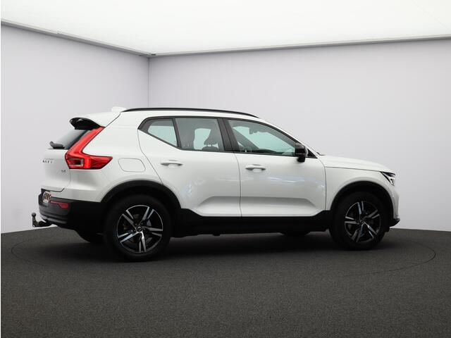 Volvo XC40 2.0 B4 Plus Dark / Trekhaak / Elektr. bed. stoelen / Harman Kardon / Stoel+stuur+voorruitverwarming
