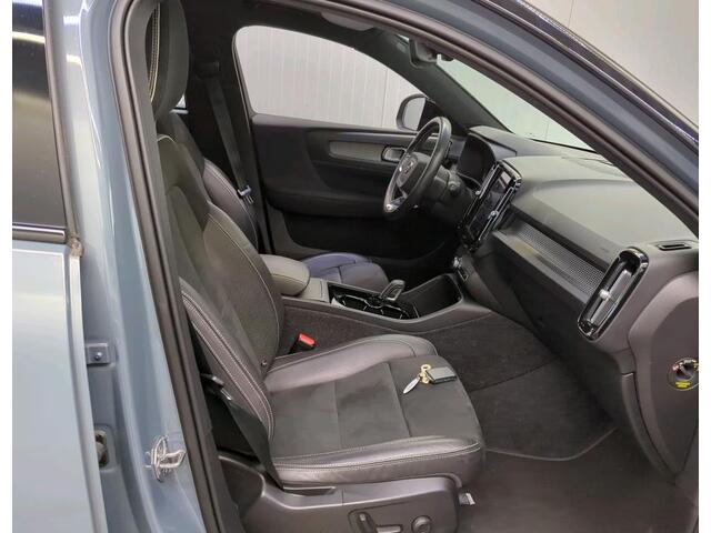 Volvo XC40 Recharge P8 AWD R-Design / Panoramadak / Pdc+Camera / 1/2 Leder / Stoel-Stuurverwarming / Navigatie /