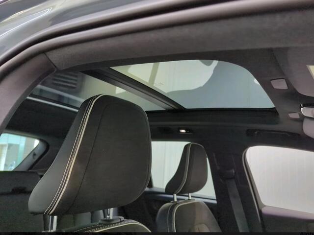 Volvo XC40 Recharge P8 AWD R-Design / Panoramadak / Pdc+Camera / 1/2 Leder / Stoel-Stuurverwarming / Navigatie /