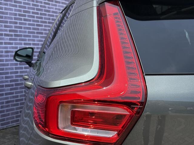Volvo XC40 2.0 B4 Plus Dark | Lounge pakket | Pixel LED | Leder | Panorama Schuifdak | Harman/Kardon | 360° Camera | Keyless | All Season |