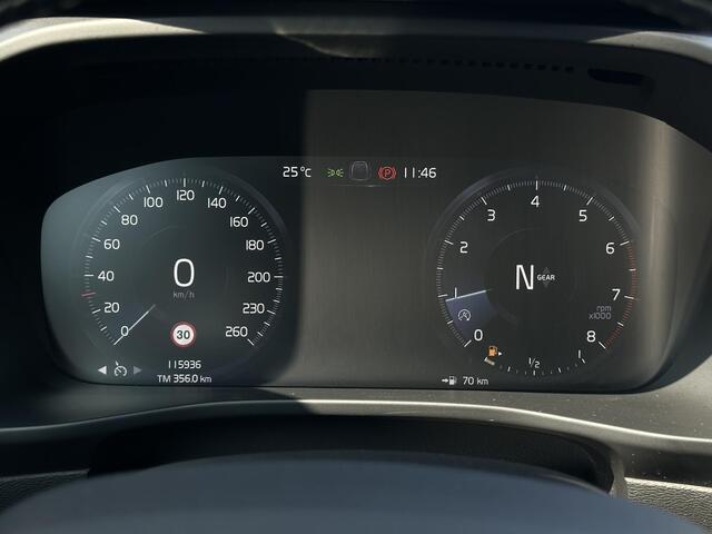 Volvo XC40 1.5 T3 R-Design Panoramadak, Zwart dak, 20 inch wielen, Stoelverwarming, Harman Kardon audio, Extra getinte raman vanaf B-stijl, Mistlampen, Nubuck halflederen bekleding