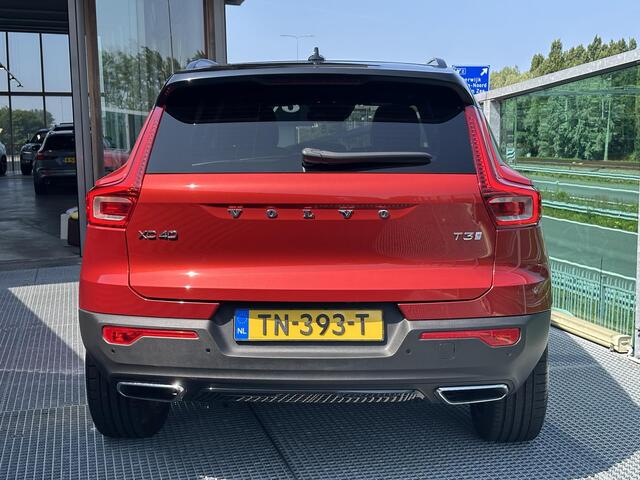 Volvo XC40 1.5 T3 R-Design Panoramadak, Zwart dak, 20 inch wielen, Stoelverwarming, Harman Kardon audio, Extra getinte raman vanaf B-stijl, Mistlampen, Nubuck halflederen bekleding