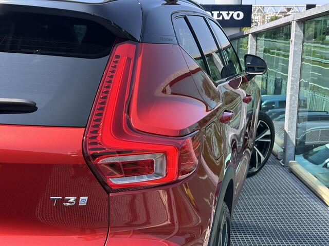 Volvo XC40 1.5 T3 R-Design Panoramadak, Zwart dak, 20 inch wielen, Stoelverwarming, Harman Kardon audio, Extra getinte raman vanaf B-stijl, Mistlampen, Nubuck halflederen bekleding