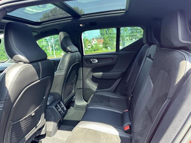 Volvo XC40 1.5 T3 R-Design Panoramadak, Zwart dak, 20 inch wielen, Stoelverwarming, Harman Kardon audio, Extra getinte raman vanaf B-stijl, Mistlampen, Nubuck halflederen bekleding