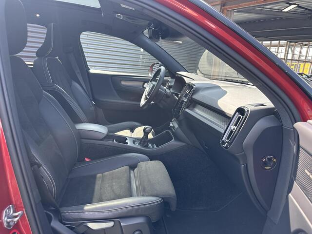 Volvo XC40 1.5 T3 R-Design Panoramadak, Zwart dak, 20 inch wielen, Stoelverwarming, Harman Kardon audio, Extra getinte raman vanaf B-stijl, Mistlampen, Nubuck halflederen bekleding