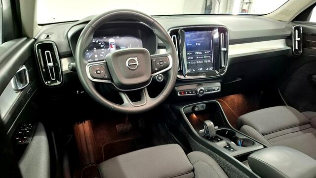 Volvo XC40 1.5 T5 Recharge 193kW/262pk DCT7 Inscription PANORAMADAK + HARMAN/KARDON + STOEL-&STUURVERWARMING + 360 CAMERA + BLIS + PILOT ASSIST + FULL ADAPT.LED + ADAPT.CRUISE + SPORTSTOELEN + KEYLESS ENTRY&GO + PARKSENSOREN + 18" LM-VELGEN!!