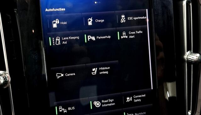 Volvo XC40 1.5 T5 Recharge 193kW/262pk DCT7 Inscription PANORAMADAK + HARMAN/KARDON + STOEL-&STUURVERWARMING + 360 CAMERA + BLIS + PILOT ASSIST + FULL ADAPT.LED + ADAPT.CRUISE + SPORTSTOELEN + KEYLESS ENTRY&GO + PARKSENSOREN + 18" LM-VELGEN!!