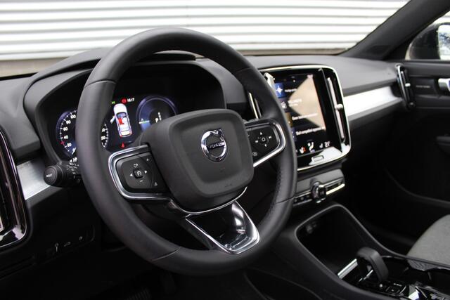 Volvo XC40 1.5 T4 Plug-in hybrid Plus Dark | Trekhaak | H/K | Pilot Assist | Memory | Navigatie | 360 Camera