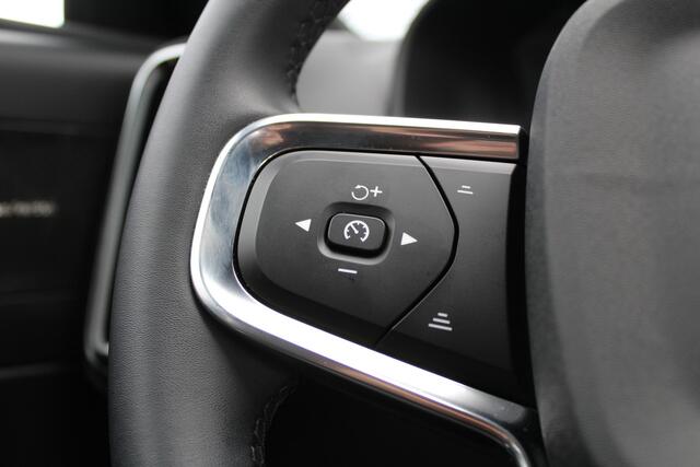 Volvo XC40 1.5 T4 Plug-in hybrid Plus Dark | Trekhaak | H/K | Pilot Assist | Memory | Navigatie | 360 Camera