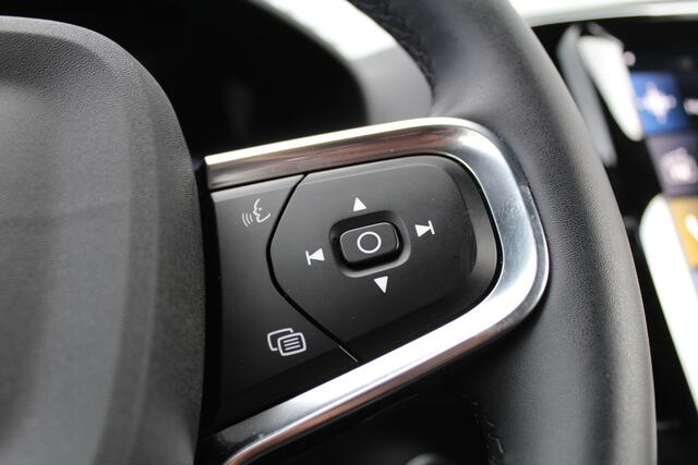 Volvo XC40 1.5 T4 Plug-in hybrid Plus Dark | Trekhaak | H/K | Pilot Assist | Memory | Navigatie | 360 Camera