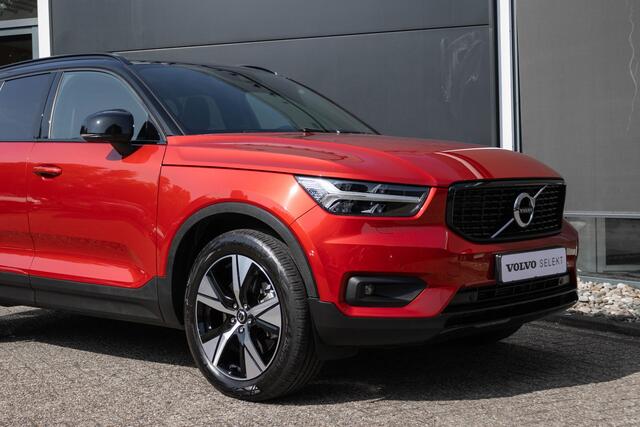 Volvo XC40 T4 Recharge R-Design | Elektrisch panoramisch schuif-/kanteldak | Stoel- en stuurverwarming | Keyless entry | Parkeercamera | Navigatie | Apple Carplay |