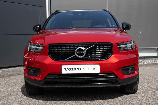 Volvo XC40 T4 Recharge R-Design | Elektrisch panoramisch schuif-/kanteldak | Stoel- en stuurverwarming | Keyless entry | Parkeercamera | Navigatie | Apple Carplay |