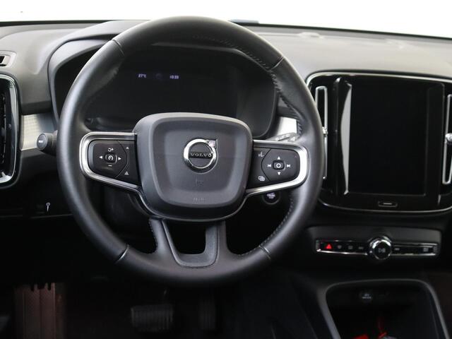 Volvo XC40 2.0 T4 Momentum 191PK | Navigatie | Climate Control | Cruise Control | Parkeersensoren | Licht & Regen Sensor | Keyless | 360 Camera |