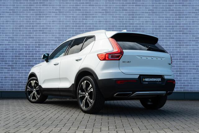 Volvo XC40 T5 Plug-in Hybride Inscription | Elektrisch glazen panorama-dak | 360 Camera | Dodehoekdetectie | BLIS | Getint Glas | Voorruit Verwarming | Stoelverwarming | Park Assist | Volvo On Call