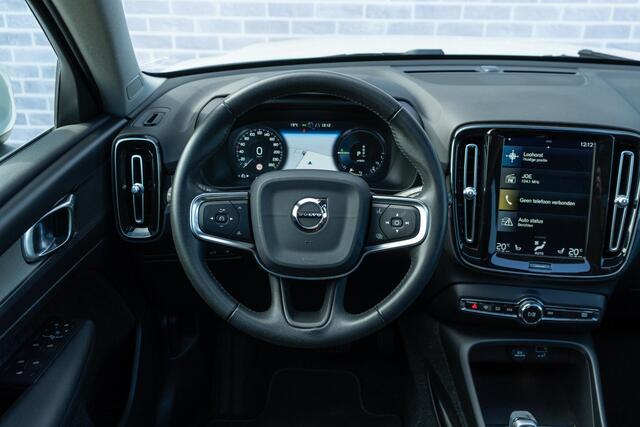Volvo XC40 T5 Plug-in Hybride Inscription | Elektrisch glazen panorama-dak | 360 Camera | Dodehoekdetectie | BLIS | Getint Glas | Voorruit Verwarming | Stoelverwarming | Park Assist | Volvo On Call