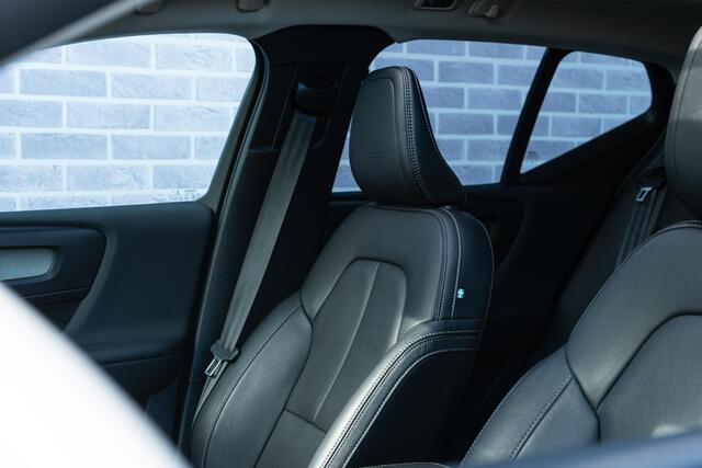 Volvo XC40 T5 Plug-in Hybride Inscription | Elektrisch glazen panorama-dak | 360 Camera | Dodehoekdetectie | BLIS | Getint Glas | Voorruit Verwarming | Stoelverwarming | Park Assist | Volvo On Call