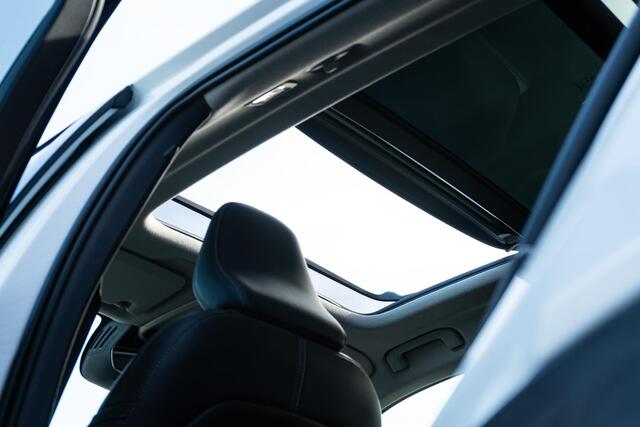 Volvo XC40 T5 Plug-in Hybride Inscription | Elektrisch glazen panorama-dak | 360 Camera | Dodehoekdetectie | BLIS | Getint Glas | Voorruit Verwarming | Stoelverwarming | Park Assist | Volvo On Call