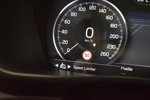 Volvo XC40 2.0 T4 190pk AUT8 Inscription Trekhaak 1800 kg/ Schuifdak/ 360 Camera/ Leer/ Stoelverw.