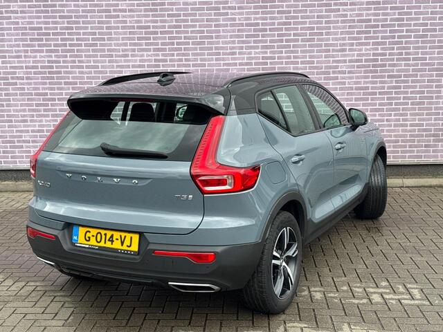 Volvo XC40 1.5 T3 R-Design | Navi | Cruise Control | Stoelverwarming | Camera | Park Assist Voor + Achter | Trekhaak | Voorruitverwarming | Elek. Lendesteun | Volvo On Call