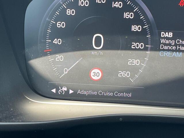 Volvo XC40 1.5 T5 Recharge R-Design | Adaptieve cruise control | Harman & Kardon | Stoel/stuur verwarming | Achteruitrij camera | Bliss |