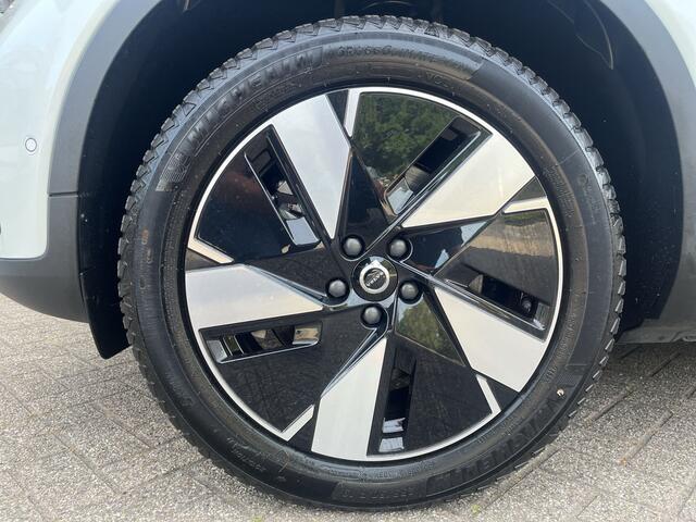 Volvo XC40 Single Motor Extended Range Ultimate 82 kWh / Crystal White / Microtech bekleding / Panoramadak /