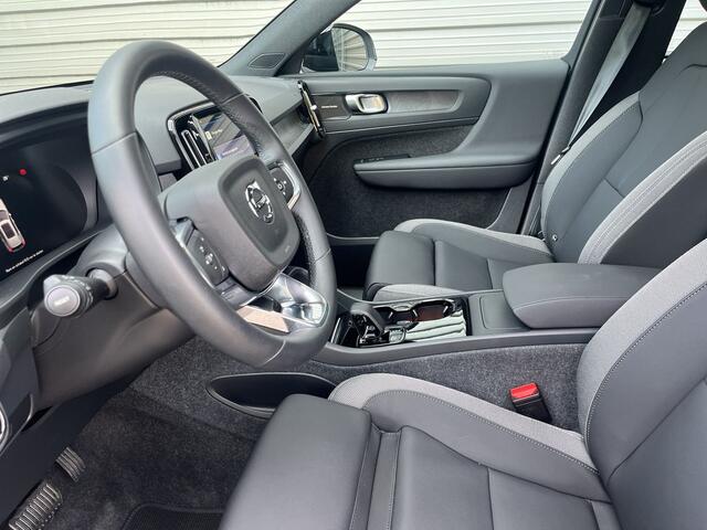 Volvo XC40 Single Motor Extended Range Ultimate 82 kWh / Crystal White / Microtech bekleding / Panoramadak /
