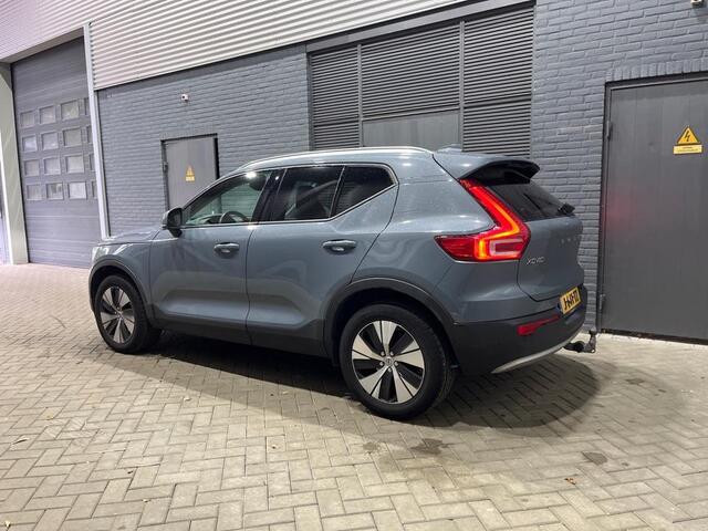 Volvo XC40 2.0 T4 Momentum Pro | Trekhaak | harman/kardon | Stoel+Stuurverwarming | BLIS | Apple Carplay